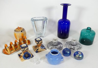 Lot 61 - A collection of 20th century ceramics and...