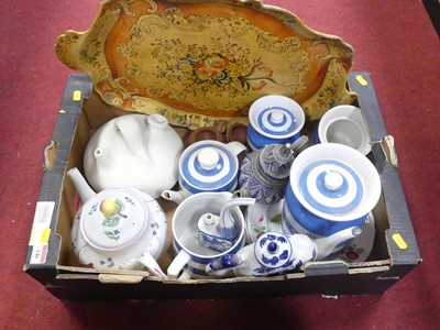 Lot 146 - *A collection of ceramics, to include blue and...