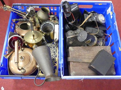 Lot 148 - A collection of metalware, to include Joseph...