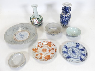 Lot 169 - A collection of Chinese ceramics, to include a...
