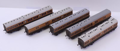 Lot 752 - Five 00 gauge kit built LSWR coaches, to...