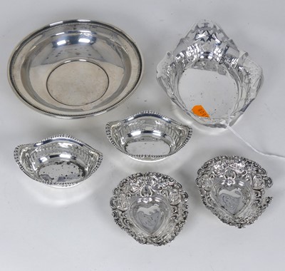 Lot 299 - A pair of Edwardian silver bonbon dishes, each...