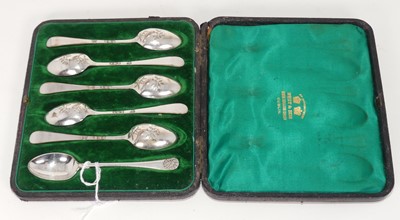 Lot 311 - A set of six Edwardian silver teaspoons, each...