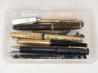Lot 323 - A Conway Stewart No.286 fountain pen, having a...