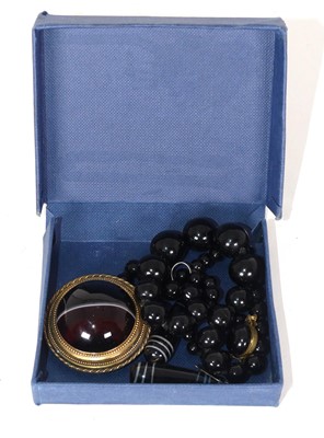 Lot 324 - A late 19th/early 20th century mourning brooch,...