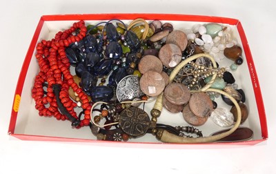 Lot 335 - A collection of assorted costume jewellery, to...