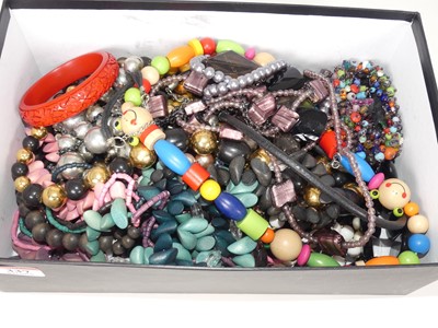 Lot 337 - A collection of assorted modern costume...