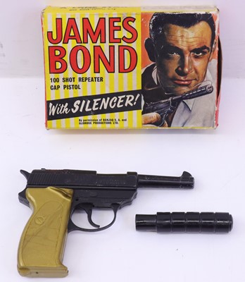 Lot 1877 - Lone Star "James Bond" 100 Shot Repeater Cap...