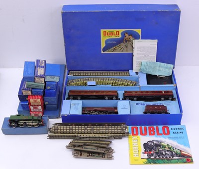 Lot 389 - Collection of Hornby Dublo 3 rail items to...