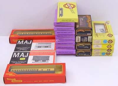 Lot 761 - Various unmade 00 gauge plastic, injection...