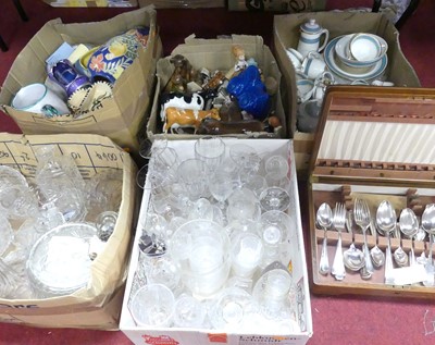 Lot 509 - A collection of ceramics and glass, to include...