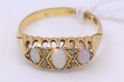 Lot 359 - An Edwardian 18ct gold opal and diamond point...