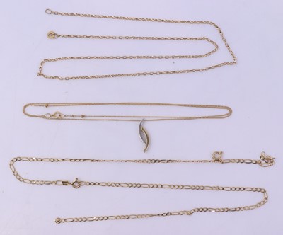 Lot 374 - Assorted 9ct gold finelink bracelets and neck...