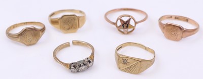 Lot 375 - Six various 9ct gold rings, to include one set...