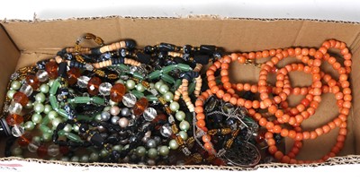 Lot 234 - A collection of miscellaneous costume...