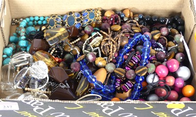 Lot 237 - A collection of assorted costume jewellery to...