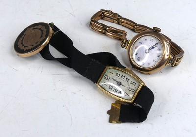 Lot 390 - An Art Deco 9ct gold cased manual wind...