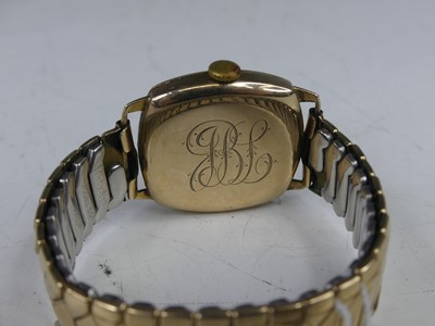 Lot 393 - A vintage gent's 9ct gold cased wristwatch,...
