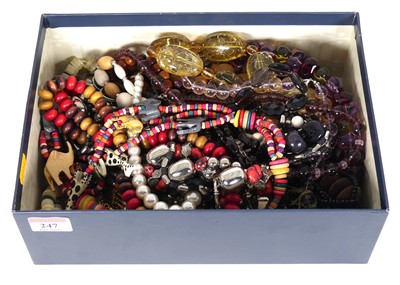 Lot 247 - A collection of assorted costume jewellery to...