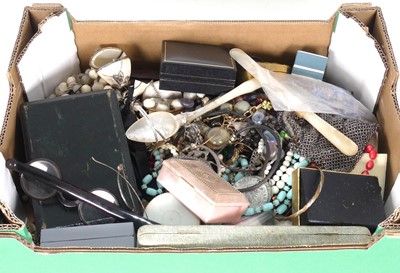 Lot 250 - A collection of miscellaneous costume...