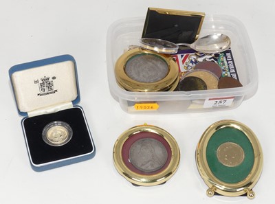 Lot 257 - A small collection of miscellaneous items to...