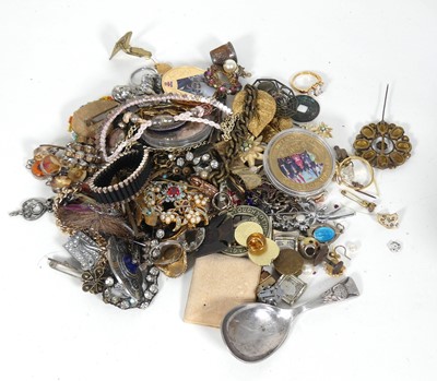 Lot 269A - A small collection of miscellaneous items, to...