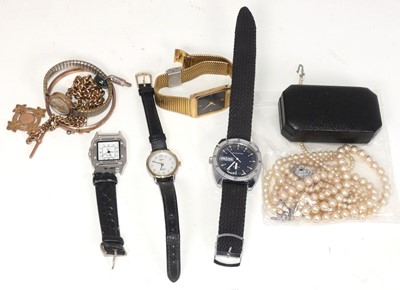 Lot 272 - A collection of miscellaneous items, to...