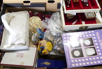 Lot 445 - A collection of assorted costume jewellery, to...