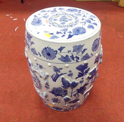 Lot 451 - A contemporary Chinese blue and white pottery...