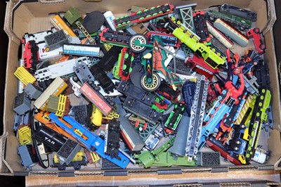 Lot 561 - Tray Containing Thomas the Tank Engine loose...