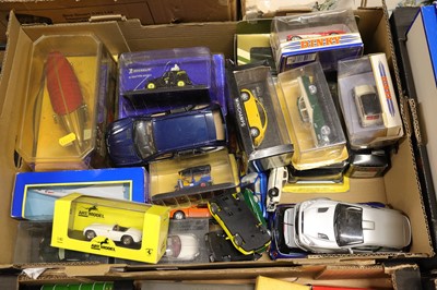 Lot 563 - Collection of loose and boxed modern issue...