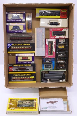 Lot 979 - Collection of mixed N gauge British outline...