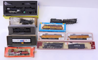 Lot 826 - Various HO gauge American Outline locos, to...