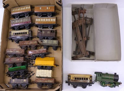 Lot 186 - Mixed tray of mainly Hornby 0 gauge pre-war...