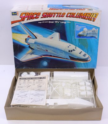 Lot 1675 - Revell 1.72 scale (USA) Space, 4702 ‘Columbia’...