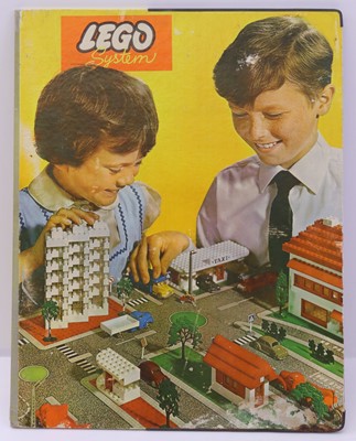 Lot 1650 - Lego (1965) Set 200 release play board